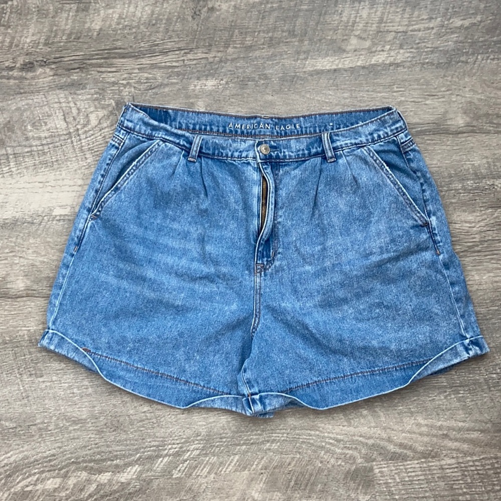 AMERICAN EAGLE | Cuffed Denim Mom Shorts 18